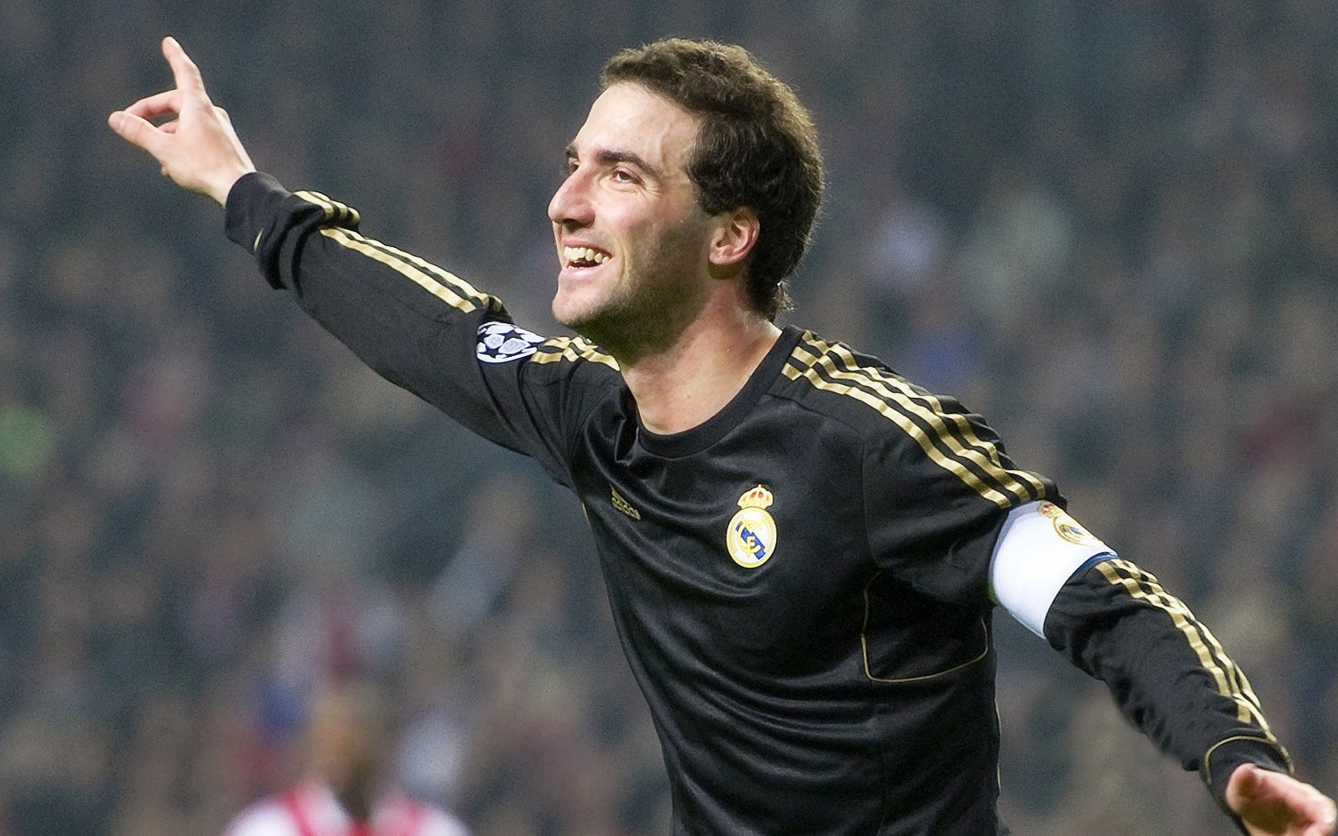 开云平台-足球的悖论，当切尔西打破进球荒时，为何皇马球迷在歌唱？切尔西破门时，伯纳乌为何响起歌声？